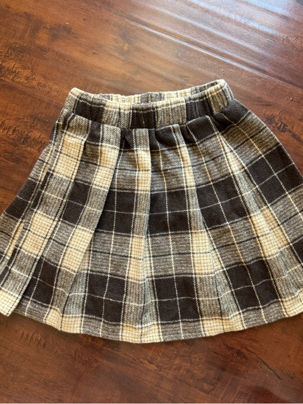 SHEIN Kids Girls Plaid Pleated Mini Skirt in Cream & Brown